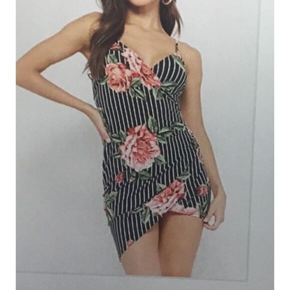 Cute & Sexy Black/Red Floral Print Wrap Mini Dress Sz Large - Picture 1 of 3